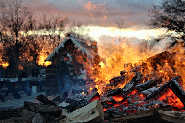 The Riverhead Business Improvement District's Holiday Bonfire Saturday evening. (Credit: Elizabeth Wagner)