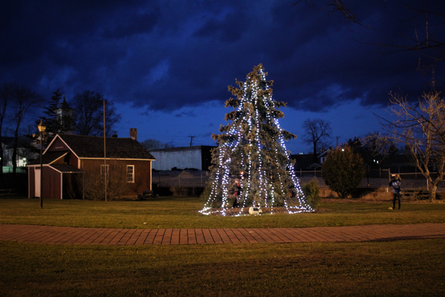 The Riverhead Business Improvement District's Holiday Bonfire Saturday evening. (Credit: Elizabeth Wagner)