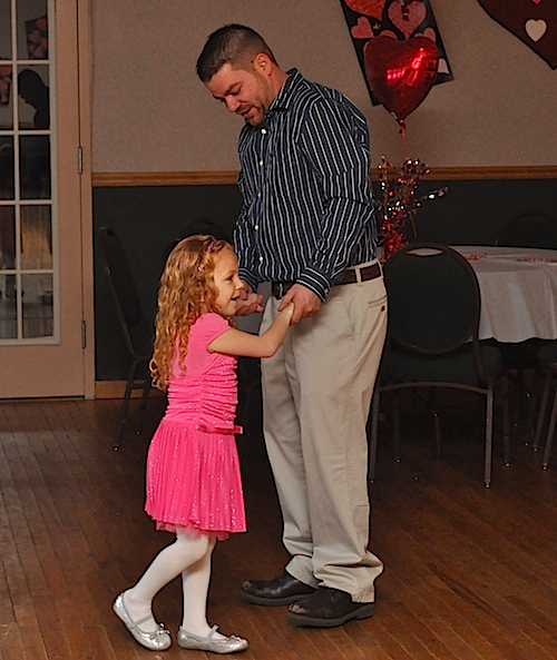 CYNDI MURRAY PHOTO | Robert Gabrielsen and daughter Ava, 5.