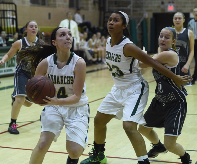 Mercy's Mia Behrens drives to the basket as teammate Julia Cintron-Leonardo blocks out a defender. (Credit: Robert O'Rourk)
