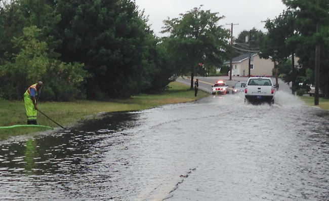 Highway crews pumping out a storm drain on Fresh Pond Avenue south of Sound Avenue Wednesday morning. (Credit: Paul Squire)