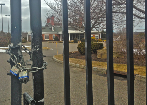 Gates at Great Rock are locked as the course and Blackwells restaurant have been closed since Jan. 1. (Credit: Joseph Pinciaro)