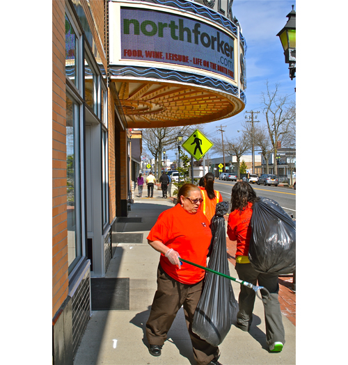 Volunteers cleaned up downtown yesterday in celebration of Earth Day. (Credit: Richard Liebert)