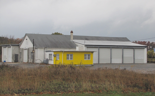 The site of a proposed doggie daycare facility on Raynor Avenue in Riverhead. (Credit: Tim Gannon)