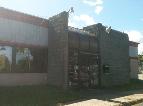 Riverboat Diner building shut down Riverboat Diner, Riverside traffic circle.