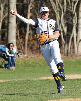 Shoreham third baseman Tyler Osik makes the throw to first. (Credit: Daniel De Mato)