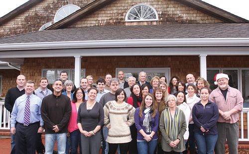 TR1220_Holiday_staff_BE_R.jpg