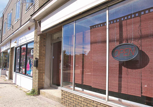 Griffing Avenue tavern to serve microwave food Griffing Avenue, Downtown Riverhead, Rosa's Cafe