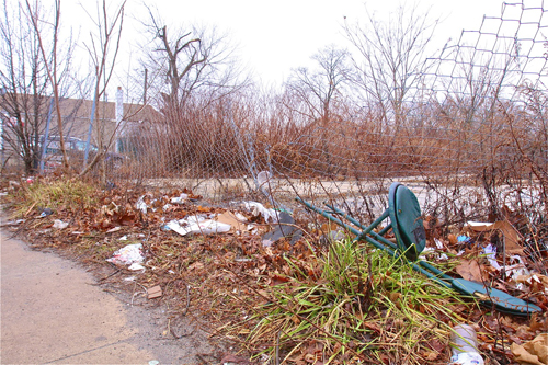 BARBARAELLEN KOCH PHOTO | Southampton Town purchased Riverleigh Avenue lot in Riverside but have not maintained it due to lack of funds. BARBARAELLEN KOCH PHOTO | Southampton Town purchased Riverleigh Avenue lot in Riverside but have not maintained it due to lack of funds.