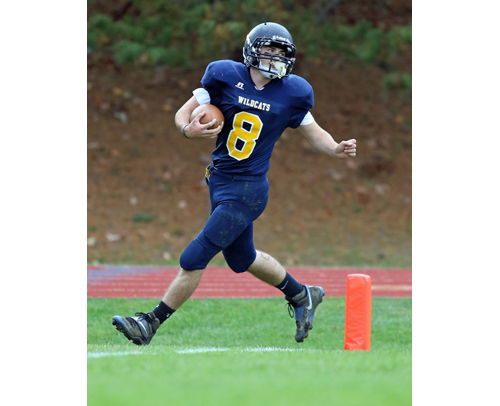 SWR running back Chris Rosati scores a touchdown in a Week 8 win over Port Jefferson. (Credit: Daniel De Mato)