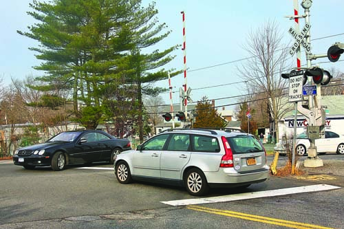 BARBARAELLEN KOCH PHOTO | Town leaders are considering asking planners to look at banning lefthand turns onto Riverside Drive.