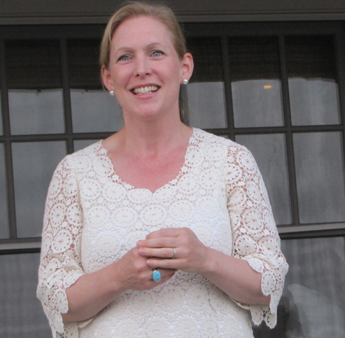 082412i_Gillibrand_web_jal