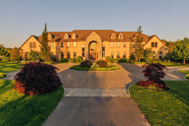 Planning Board members are expected to vote on an indoor horse riding ring that has been proposed for this Mattituck estate. (Credit: The Corcoran Group)