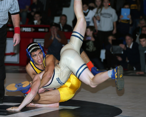 Bobby Becker of Mattituck defeated Joe Palma of Bayport-Blue Point in the 138-pound weight class. (Photo credit: Daniel De Mato)