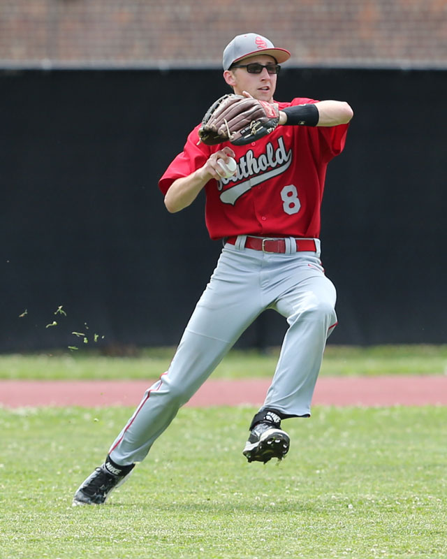 Shayne Johnson fields a line drive and makes the throw to second. (Credit: Daniel De Mato)