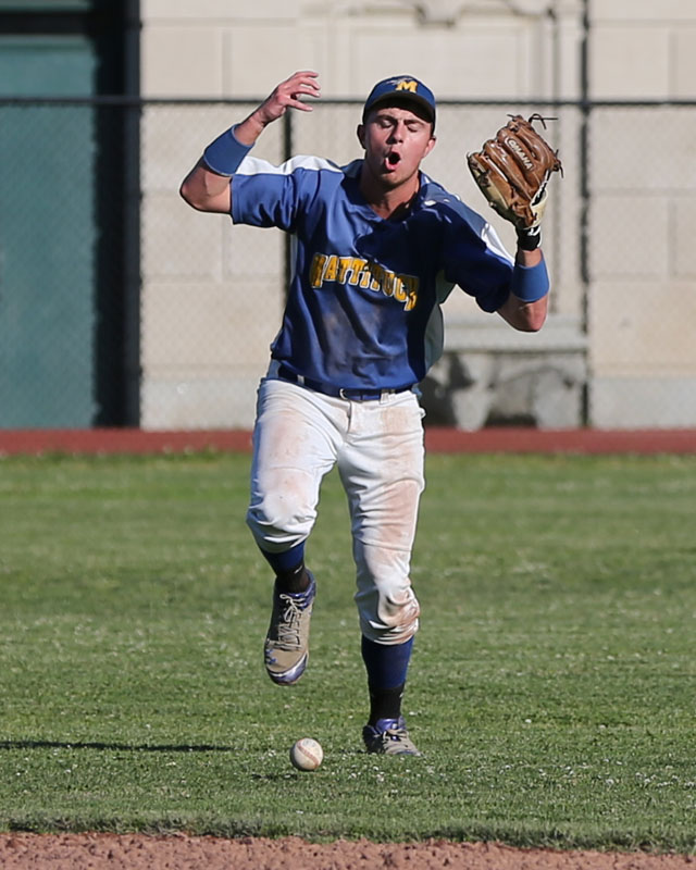 Chris Dwyer loses the ball in the sun and can't come up with the catch, extending the inning. (Credit: Daniel De Mato)