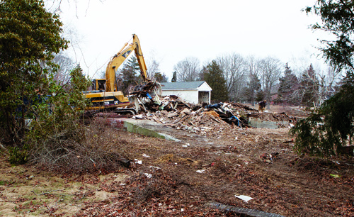 The former General Wayne Inn in Southold may soon be the site of a park. (Credit: Katharine Schroeder)