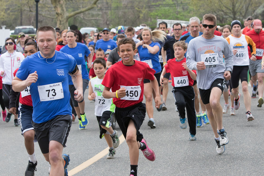 Runners take off in the 5K race Saturday morning. (Credit: Katharine Schroeder)