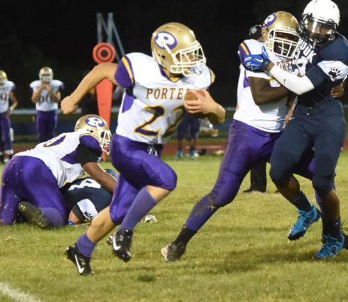 Billy McAllister rips off some yards as lineman Tyshe Williams gives him a block for more yards. (Credit: Robert O'Rourk)